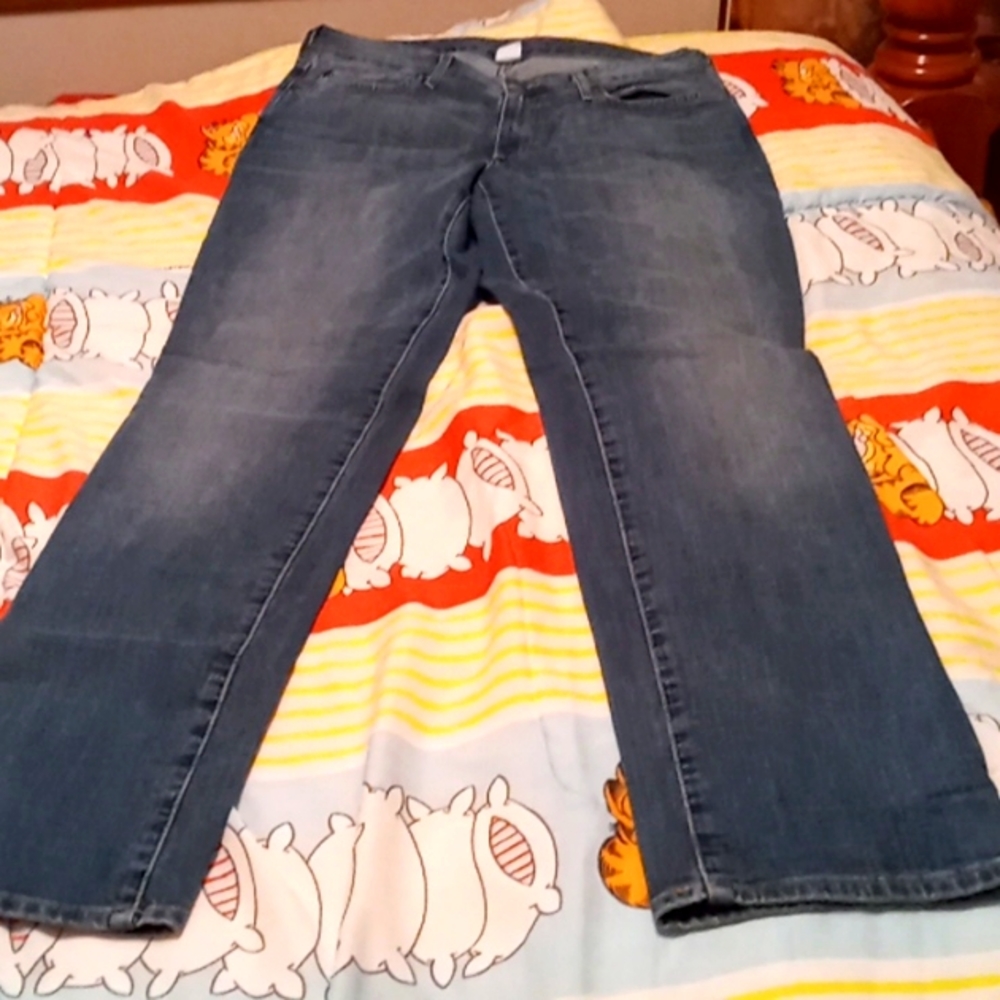 Like New, Slightly Distressed,Eddie Bauer Straight Leg, Curvy Blue Jeans